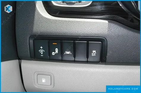 KIA CARNIVAL 11-SEATER PRESTIGE