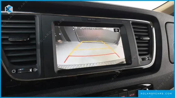 KIA CARNIVAL 9-SEATER HI-LIMOUSINE