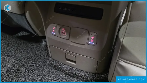 KIA CARNIVAL 9-SEATER HI-LIMOUSINE