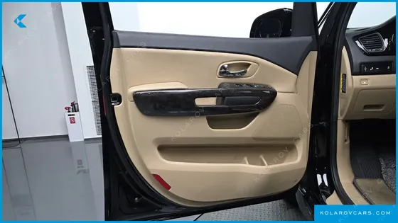 KIA CARNIVAL 9-SEATER HI-LIMOUSINE