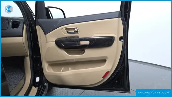 KIA CARNIVAL 9-SEATER HI-LIMOUSINE