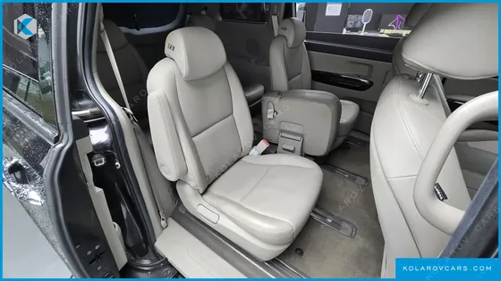 KIA CARNIVAL 11-SEATER PRESTIGE
