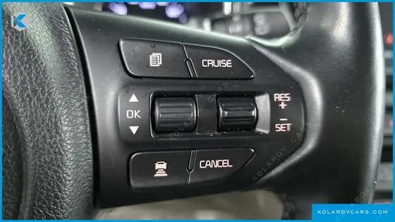 KIA CARNIVAL 11-SEATER PRESTIGE