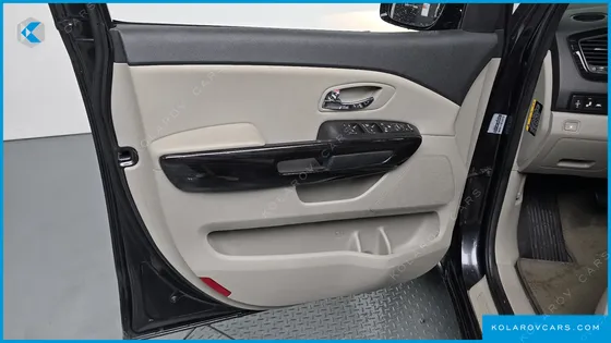 KIA CARNIVAL 11-SEATER PRESTIGE