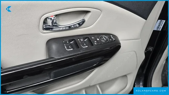KIA CARNIVAL 11-SEATER PRESTIGE