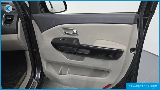 KIA CARNIVAL GASOLINE 9-SEATER NOBLESSE SPECIAL