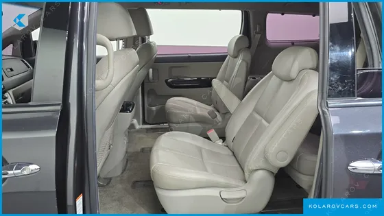 KIA CARNIVAL GASOLINE 9-SEATER NOBLESSE SPECIAL