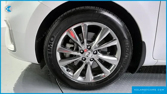 KIA CARNIVAL 9-SEATER PRSTIGE