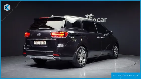 KIA CARNIVAL 9-SEATER NOBLESSE