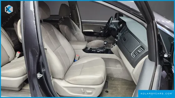 KIA CARNIVAL 9-SEATER NOBLESSE