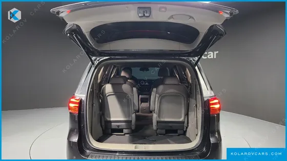 KIA CARNIVAL 9-SEATER NOBLESSE