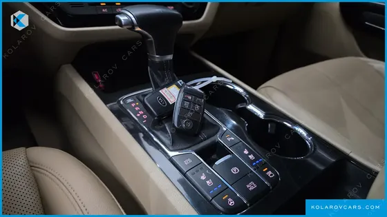 KIA CARNIVAL 9-SEATER NOBLESSE SPECIAL