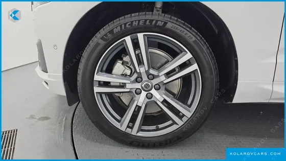 VOLVO XC60 T8 R-DESIGN