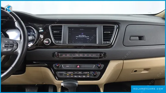 KIA CARNIVAL 7-SEATER LIMOUSINE