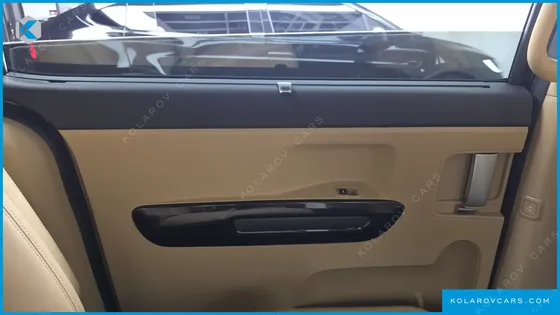 KIA CARNIVAL 7-SEATER LIMOUSINE