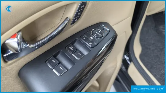 KIA CARNIVAL 7-SEATER LIMOUSINE