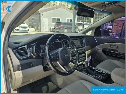 KIA CARNIVAL 7-SEATER LIMOUSINE