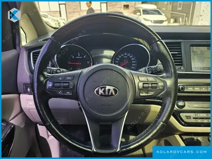 KIA CARNIVAL 7-SEATER LIMOUSINE