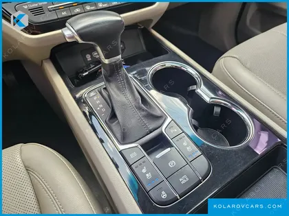 KIA CARNIVAL 7-SEATER LIMOUSINE