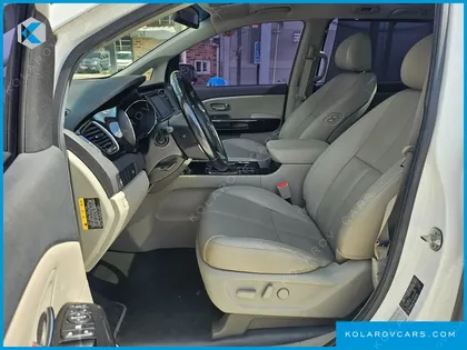 KIA CARNIVAL 7-SEATER LIMOUSINE