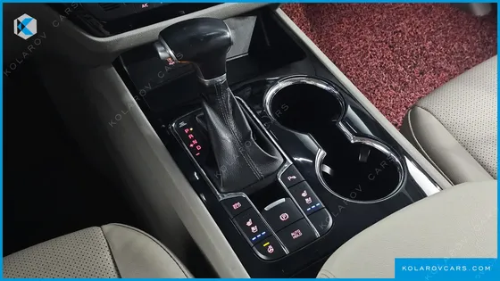 KIA CARNIVAL 9-SEATER PRSTIGE