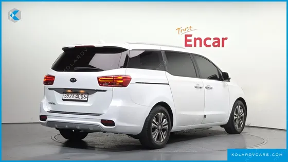 KIA CARNIVAL 9-SEATER LUXURY