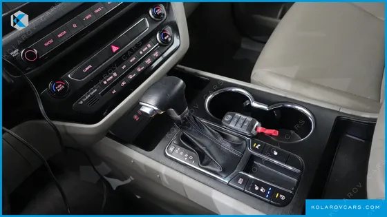 KIA CARNIVAL 9-SEATER LUXURY