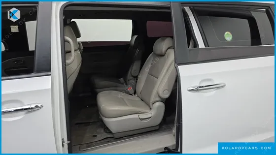 KIA CARNIVAL 9-SEATER LUXURY