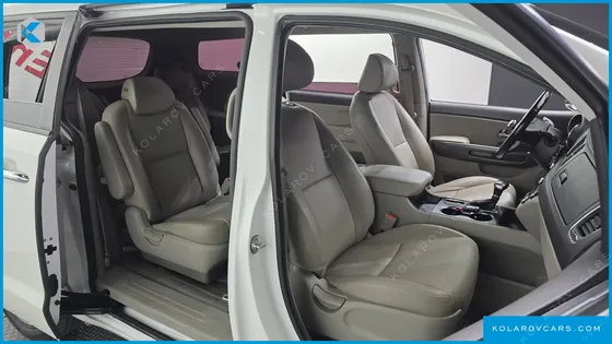 KIA CARNIVAL 9-SEATER LUXURY