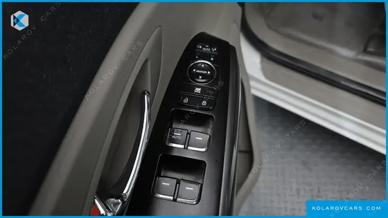 KIA CARNIVAL 9-SEATER LUXURY