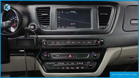 KIA CARNIVAL 9-SEATER LUXURY