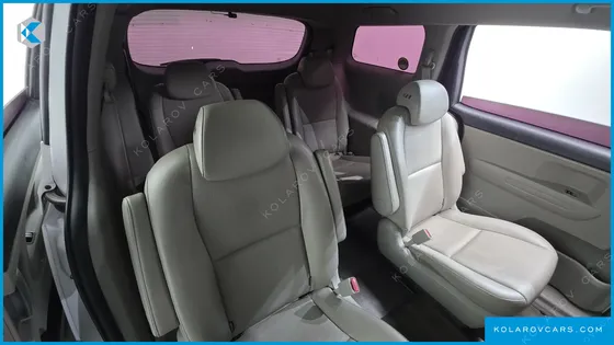 KIA CARNIVAL 9-SEATER LUXURY