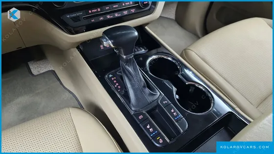 KIA CARNIVAL 9-SEATER PRSTIGE