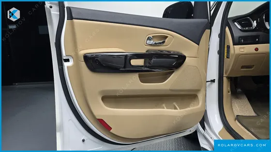 KIA CARNIVAL 9-SEATER PRSTIGE