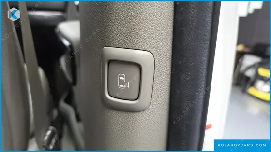 KIA CARNIVAL 9-SEATER PRSTIGE