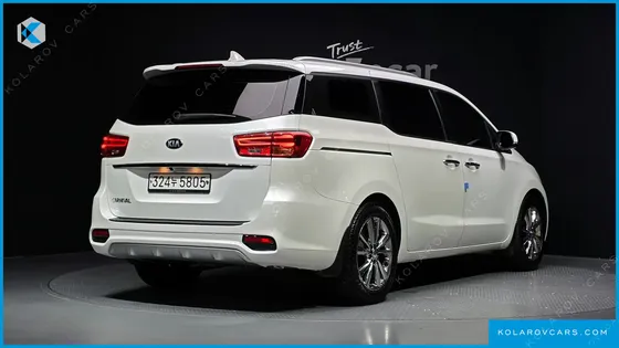 KIA CARNIVAL 9-SEATER LUXURY
