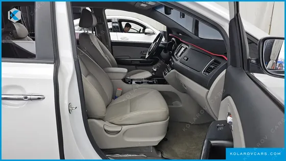 KIA CARNIVAL 9-SEATER LUXURY