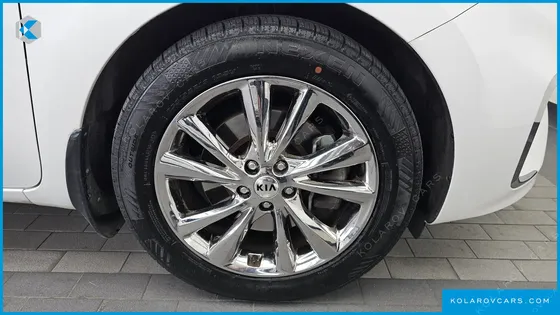KIA CARNIVAL 9-SEATER LUXURY