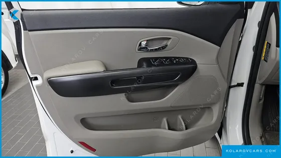 KIA CARNIVAL 9-SEATER LUXURY
