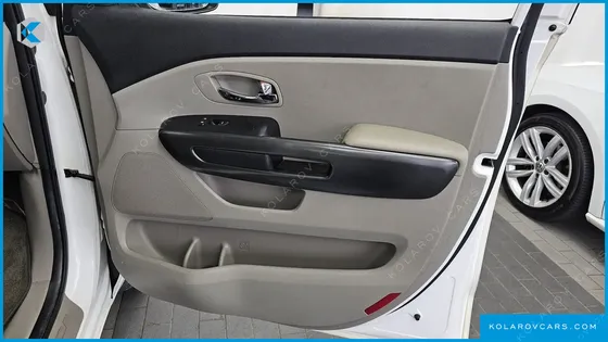 KIA CARNIVAL 9-SEATER LUXURY