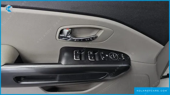 KIA CARNIVAL 9-SEATER LUXURY