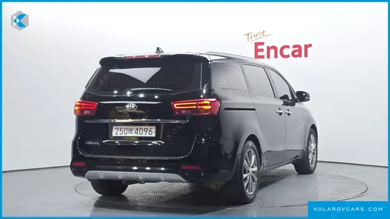 KIA CARNIVAL 9-SEATER LUXURY