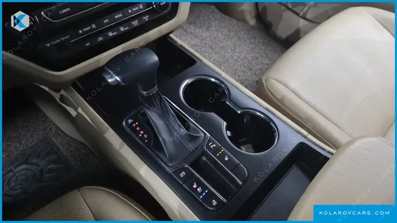 KIA CARNIVAL 9-SEATER LUXURY