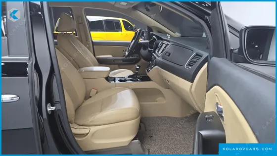 KIA CARNIVAL 9-SEATER LUXURY