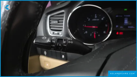 KIA CARNIVAL 9-SEATER LUXURY