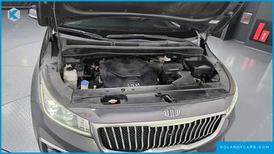 KIA CARNIVAL GASOLINE 9-SEATER NOBLESSE