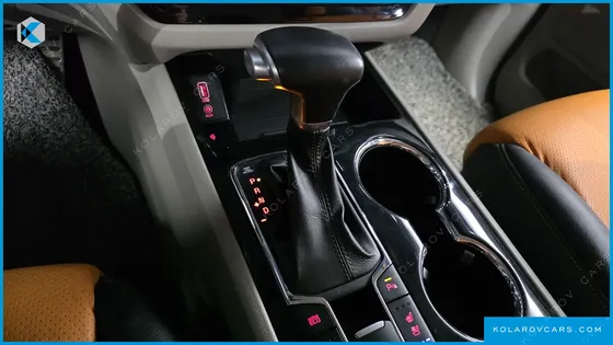 KIA CARNIVAL GASOLINE 9-SEATER NOBLESSE