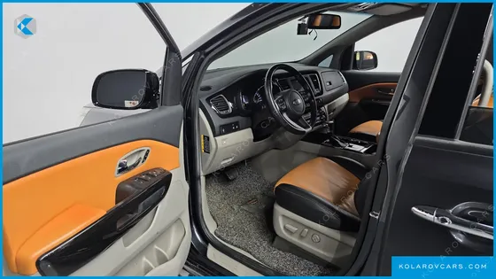 KIA CARNIVAL GASOLINE 9-SEATER NOBLESSE