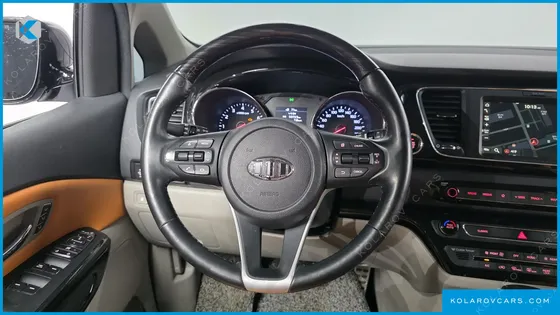 KIA CARNIVAL GASOLINE 9-SEATER NOBLESSE