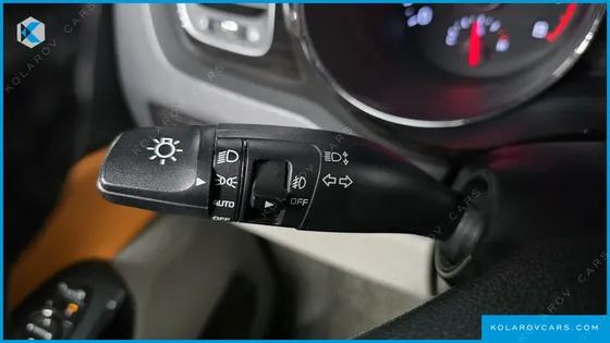 KIA CARNIVAL GASOLINE 9-SEATER NOBLESSE